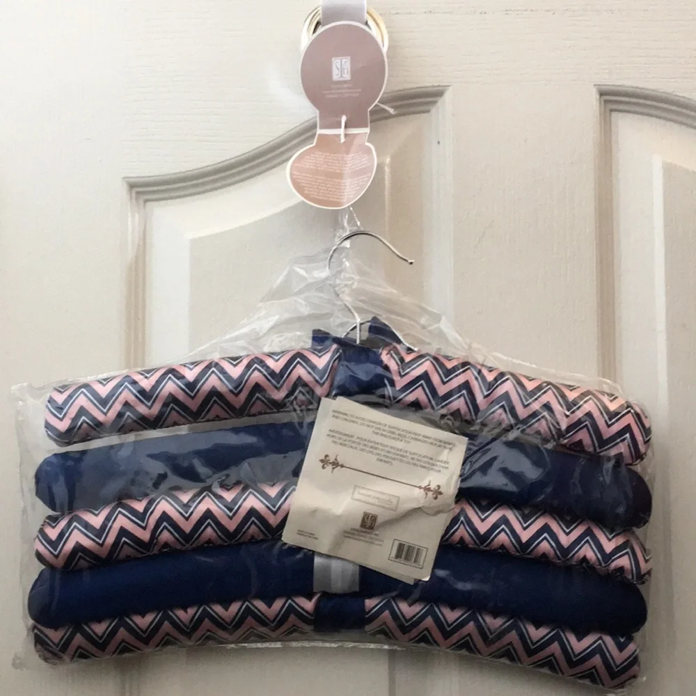 NIP beauté essentielle (by STA Elements) Padded Satin Hangers 5-pack